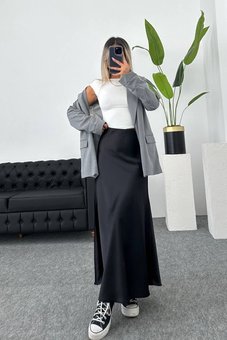 Шовкова однотонна подовжена спідниця жіноча чорного кольору фото — Beauty&Fashion