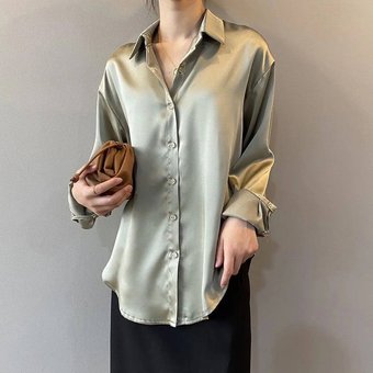Шелковая однотонная женская рубашка оливкового цвета фото — Beauty&Fashion