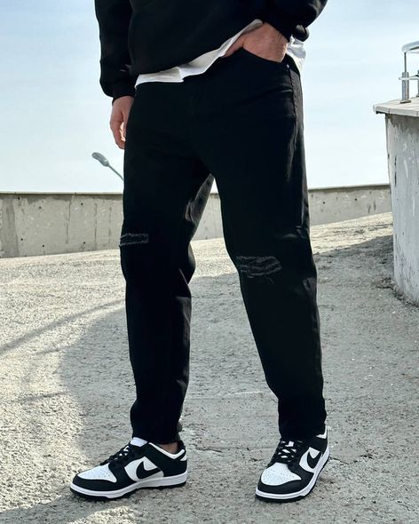 Однотонні стильні джинси мом з потертостями чоловічі чорного кольору фото — Beauty&Fashion