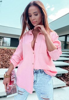 Стильная однотонная муслиновая женская рубашка розового цвета фото — Beauty&Fashion