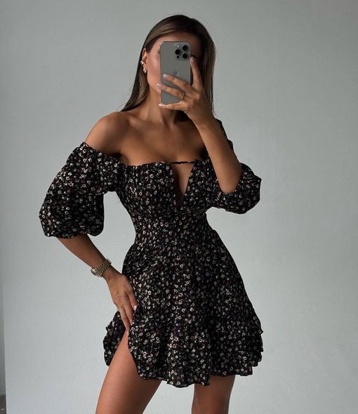 Літня стильна міні сукня в квітковий принт жіноча чорного кольору фото — Beauty&Fashion