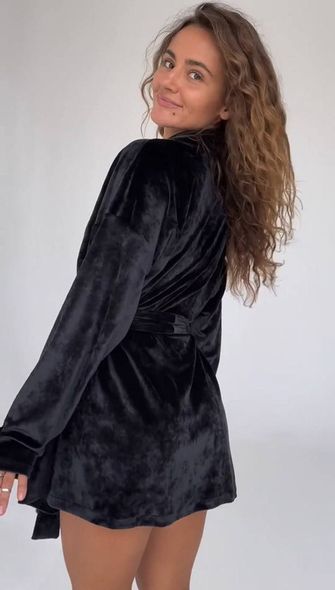 Велюровий однотонний короткий халат жіночий чорного кольору фото — Beauty&Fashion