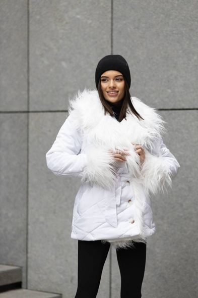 Стігана куртка з плащової тканини на утеплювачі синтепух з обробкою 200 щільності з еко хутра лама жіноча білого кольору фото — Beauty&Fashion
