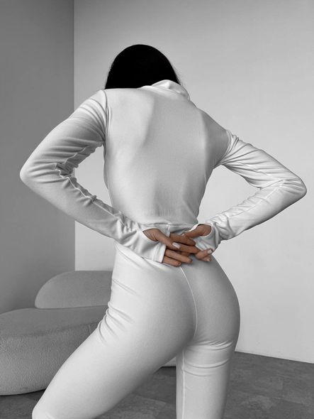 Однотонний теплий термо комбінезон жіночий чорного кольору фото — Beauty&Fashion